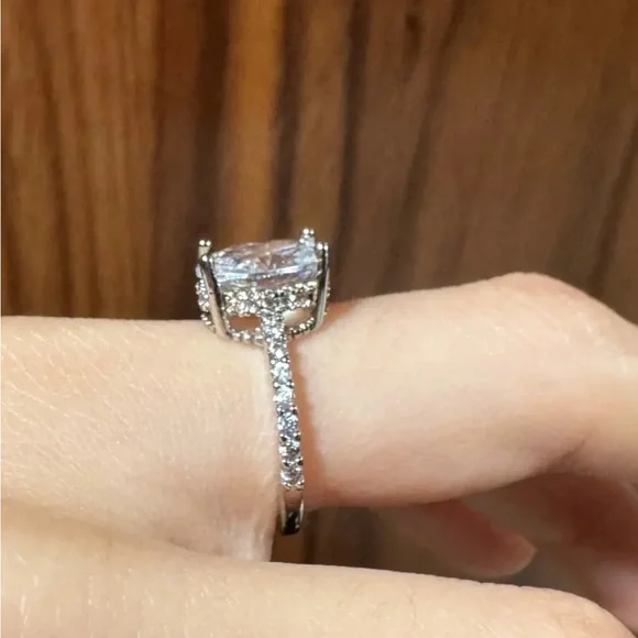 925 Sterling Silver Oval Finger Ring - Picture 5 of 5